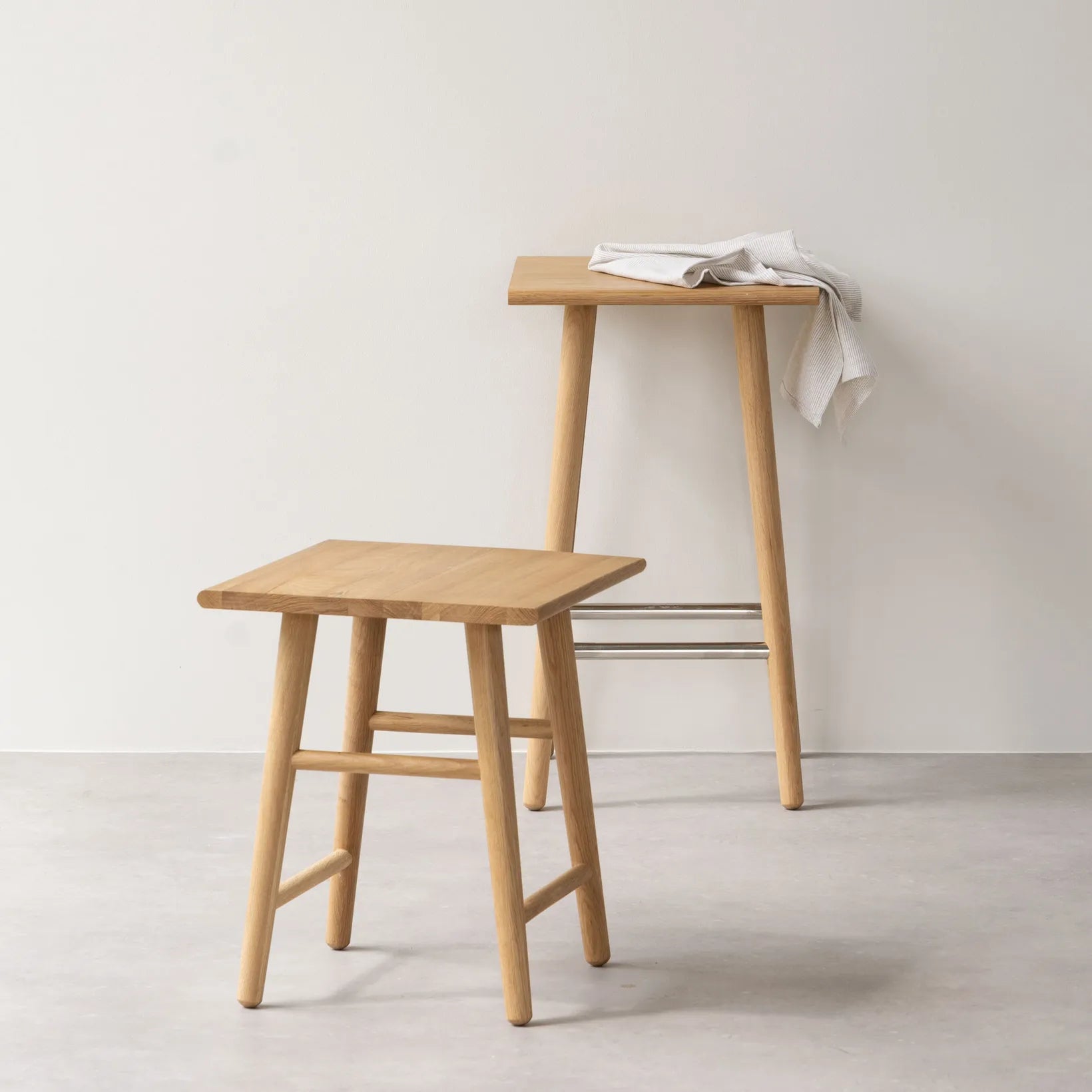 Wood II Hocker FSC-zertifiziertes Eichenholz